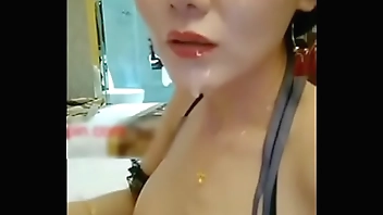 网红豆芽姐演绎模特小丽酒店面试导演被要求洗澡换上性感情趣内衣潜规则口爆颜射