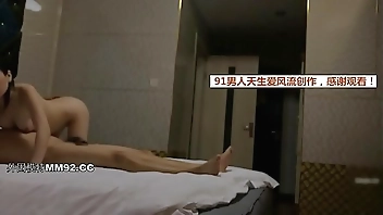 风流大神会所大保健素质美女技师身材很好波波又挺又大服务周到温柔细腻啪啪啪喘息呻吟声很刺激