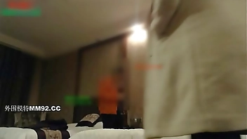 喷血推荐真实自拍26-约96年校花美女同学出来唱歌,玩嗨后一起到酒店开房,狠狠爆插到底,撕裂般的嚎叫用手捂住嘴!