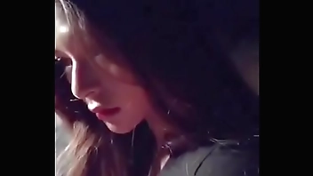 Em gái và papa trên ô tô