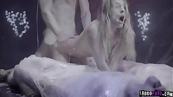 Couple taken by aliens and made to star in live show!