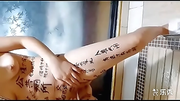 精厕贱妻调教 戴狗链子 露出 尿尿 双洞齐插 剃毛 洗澡 内射