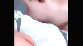 可愛妹妹第一次直播沒穿衣服很害羞