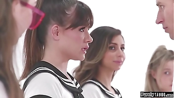 Guy loads up and fucks in vr