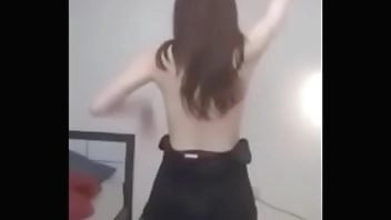 我们一起抖奶吧