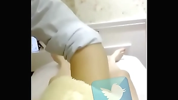 少妇足浴店全裸做SPA精油按摩男技師竟然能一本正經做下去