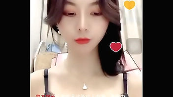 Anyone know her name pls？