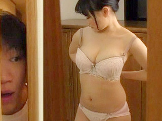 Akane Yoshinaga's Steamy Bathroom Busty Mom Sessions Will Leave You Screaming for More!