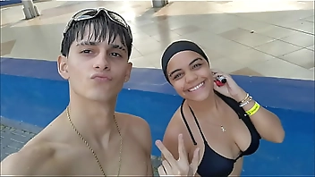 COUPLE OF STEPBROTHERS RECORD THEMSELVES FUCKING BUT BEFORE THAT THEY ARE GOING TO TAKE SOME PHOTOS IN THE POOL - HOMEMADE PORN IN SPANISH