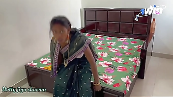 Indian Bhabhi Seduces Plumber For Sex With Clear Hindi Audio