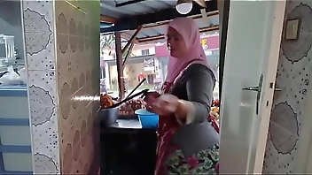Thick Muslim Indonesian Milf