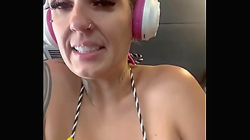 I was all sweaty and wet at the gym in front of Copacabana Beach, my pussy was wet and full of salt!