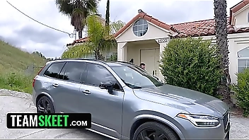 Stepdad Makes Anal-Loving Stepdaughter Scream Out With Pleasure And Has Her Cumming Hard