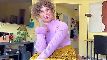 Stepmom Plays With Impatient Virgin